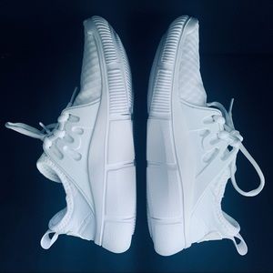 Women’s Nike Acalme 6.5 White/White Unused